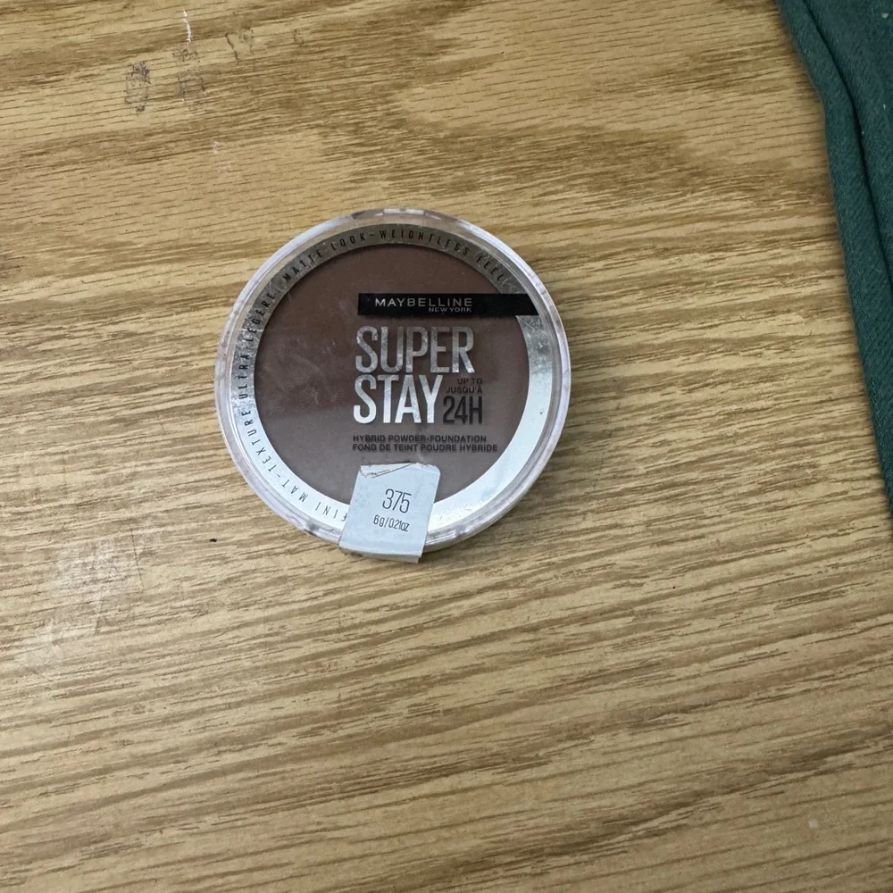 NWT Maybelline Super Stay 24H Powder Foundation in 375 $20 each /2 for $30